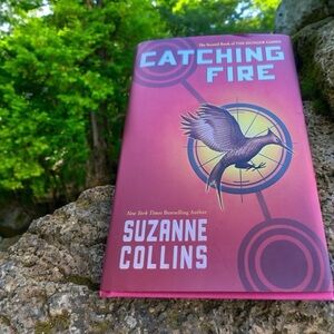 CATCHING FIRE BY SUZANNE COLLINS – HARDCOVER